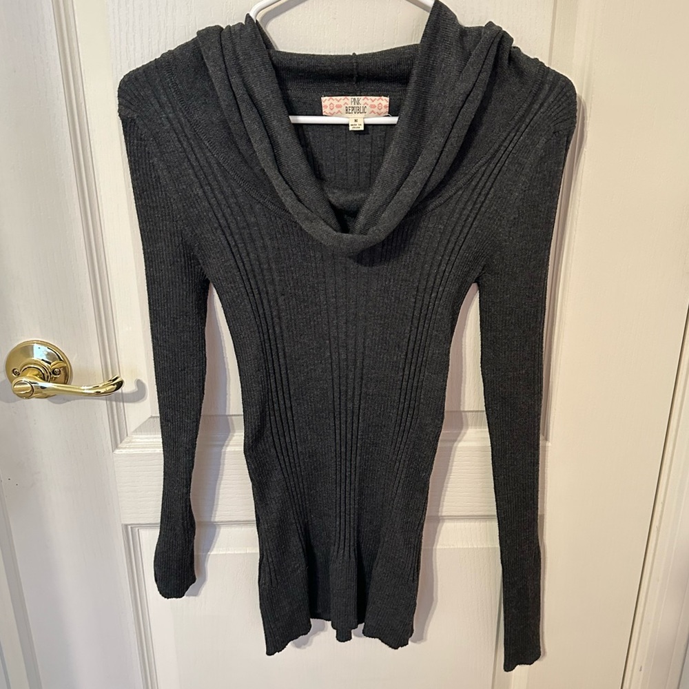 DARK GREY/BLACK BLOUSE (MEDIUM)